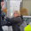 Opilá řidička v Praze nabourala, chtěla utéci z místa nehody a ještě napadla policistu.