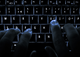 Objednal si vraždu vyšetřovatelky na darknetu, Rusové muže ale dostali