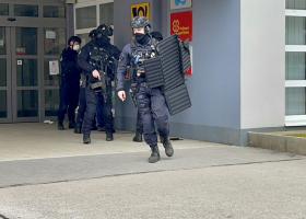 Profesionální zákrok bez zbytečných emocí ze strany zasahujících policistů. Tak zasahovali Péjaci u sporu chodce a cyklisty. Zajistili legálně drženou zbraň