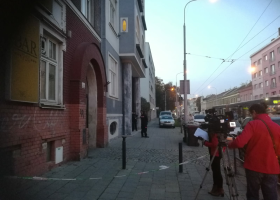 Policie vyšetřuje střelbu v Brně jako vraždu, jejíž obětí je mladá žena