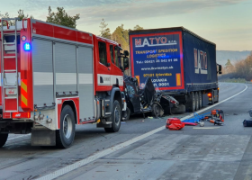 Smrtelná nehoda na D1. Srazil se osobák s kamionem