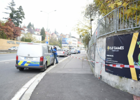 Krušná noc v Praze. Nejdříve ukradli iPhony za desítky milionů a pak svázali vratného při loupeži