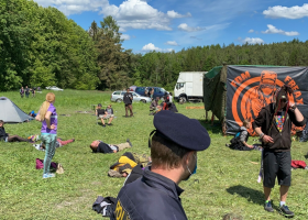 Nelegální technoparty mezi Novým Strašecím a Stochovem