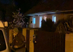 Nezletilý pobodal dvě osoby. Policisté po něm pátrají