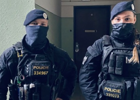 Policistka z PMJ společně s parťákem a vyjednavačem zachránili těhotnou ženu