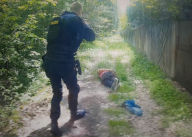 Utekl od dopravní nehody, ale po pár minutách ho policisté zadrželi