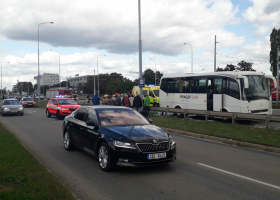 Na výjezdu z Brna na Prahu havaroval autobus. Několik zraněných na místě a jedna žena zranění podlehla