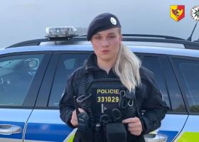 Policistka z pražské PMJ skočila pro tonoucího muže do Vltavy