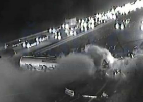 Hromadná nehoda na D1, cisterna hořela a následně i osobní auto, v němž uhořel člověk