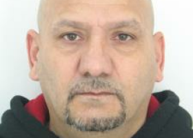 Po nebezpečném muži kvůli vraždě ve Frýdku-Místku pátrá policie