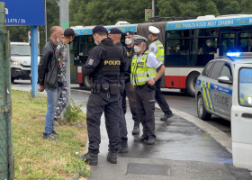 V Praze chytili dalšího řidiče pod vlivem drog a v autě v pátrání. Také nesměl za volant