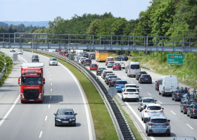 Dálnice D1 stojí. Policisté tu řeší sérii několika nehod