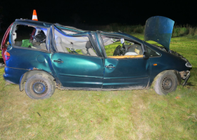 Řidič se zákazem řízení v autě bez technické nepřipoután zemřel po nehodě na Třebňsku