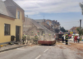Na Zlínsku došlo k výbuchu domu při zásahu dobrovolných hasičů. Dva z nich zemřeli