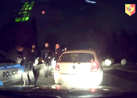 Celostatní pátrání, zákaz řízení, honička, PMJ, noční klasika v Praze