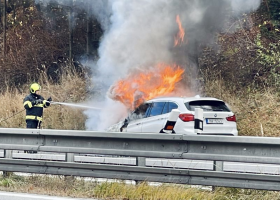 Hořící auto na D1 zkomplikovalo provoz