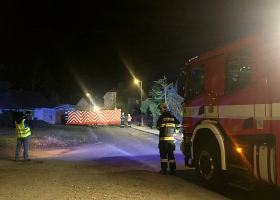 Tragédie na Kolínsku. Řidič najel na chodník a srazil maminku se dvěma holčičkami. Jedna zemřela