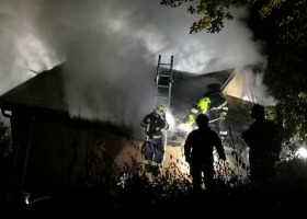 Tragédie na Plzeňsku. Dva mrtví lidé při požáru chaty
