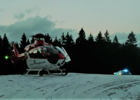 Pilota záchranářského vrtulníku někdo na Ostravsku oslňoval laserem. Musel nouzově přistát