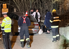 Muž po policejní honičce skočil z auta přímo do Berounky. Pátrají po něm potápěči