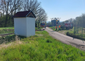Smrtelná nehoda auta s vlakem. Tělo řidiče bylo nalezeno mimo vozidlo