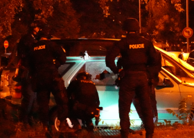 Neznámý střelec ve Stodulkách rozstřílel auto