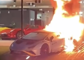 Shořelo luxusní "Lambo" ve Vysočanech v Praze