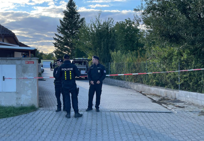 Tragédie u Prahy! V domě byla nalezena 4 mrtvá těla