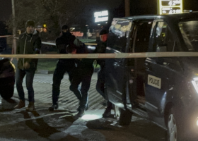Vražda přímo na ulici Praze. Pachatele si slovili sami vyšetřovatelé do dvou hodin