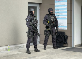 “Vystřílím celou nemocnici”, oznámil anonym na recepci příbramské nemocnice. Sám se pak policii přihlásil