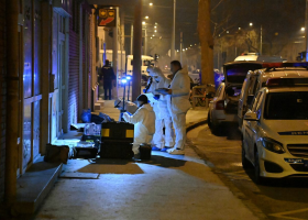 Jeden policista je mrtev dva těžce zranění po útoku nožem v Budapešti