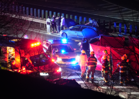 Smrtená nehoda uzavřela dálnici D6. Muže srazilo další auto, když obhlížel škodu