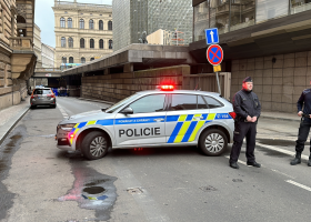 Policie šetří smrtelný pád u Národního divadla v Praze