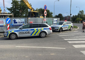 Výbuch ve výkopu v Praze: Tři dělníci zraněni, láhev na autogen byla příčinou