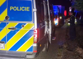 33 uprchlíků v dodávce u Hodonína. Policie převaděče na místě zadržela.