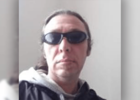 Je nesvéprávný a léčí se s psychickou poruchou. Hledá ho policie