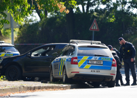 Nebezpečné pronásledování řidiče v Praze. Zabral až PIT manévr. Policie prosí o pomoc.