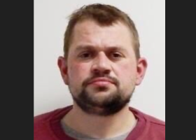 Pátrání po agresivním uprchlém vězni. Policie prosí o pomoc, neviděli jste ho?