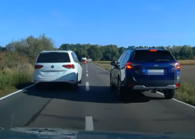 Zfetovaný, bez řidičáku a 5 dní po propuštění z vězení ukradl auto a ujížděl! Byla na něj uvalena vazba.