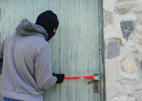 Během jedné noci kradl hned třikrát! Teď mu hrozí až 3 roky za mřížemi.