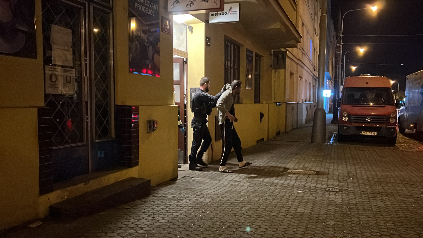 Muž se na Palmovce v Praze pokusil o sebevraždu
